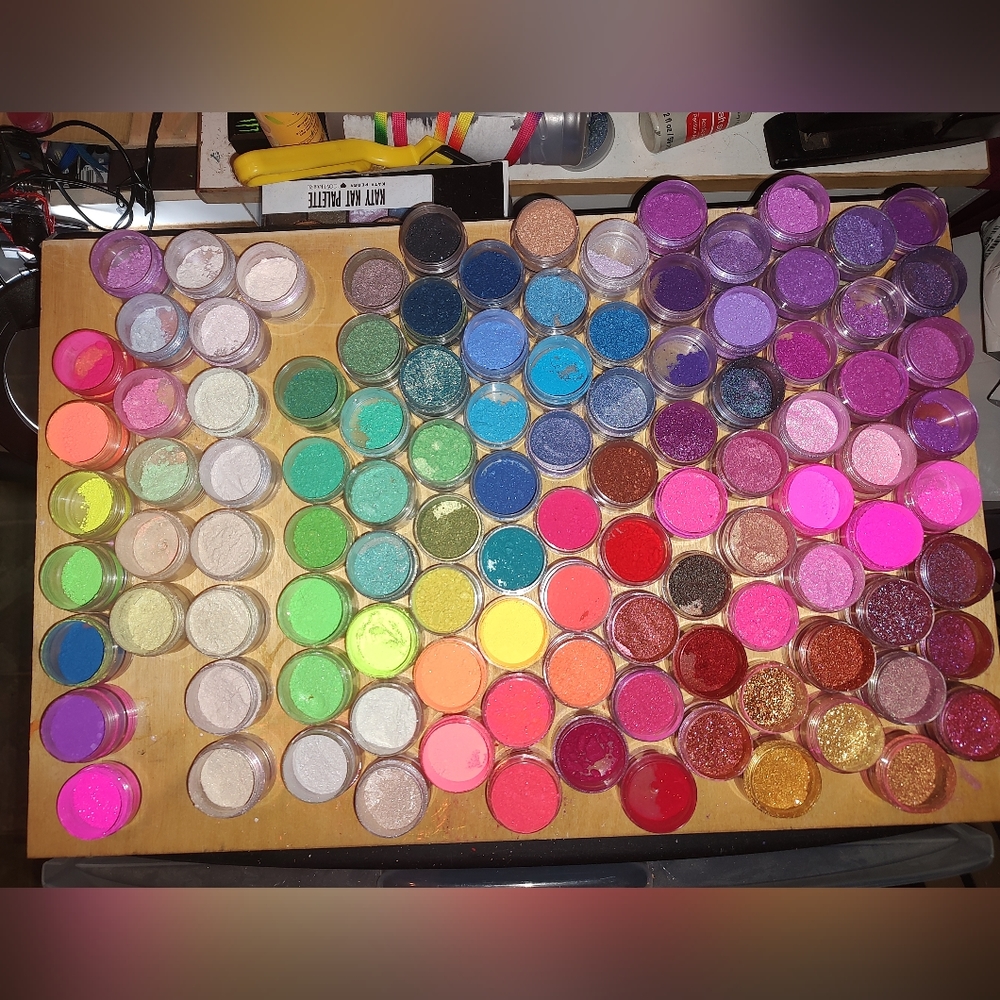 Custom Color Eyeshadows - Picture 6 of 9